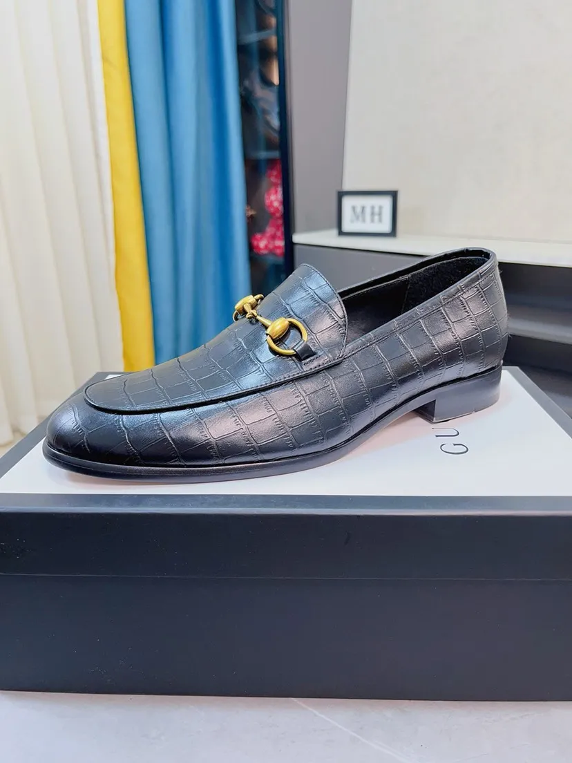 Men's shoes💰520🌸🌸【GUCCi】Original calfskin, water-dyed cowhide lining, original outsole, men's and women's fashion, formal casual leather shoes, slip-on men's and women's shoes series, young fashion, European and American trends, British style, random matching, comfortable feet, standard code: men's size 38-44 (45 can be customized)\nGrade: same style as the official website, original quality